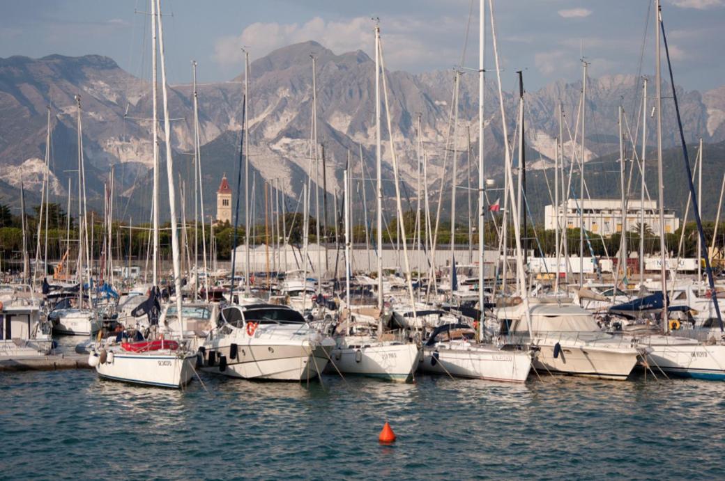 Апартаменти La Conchiglia A Marina Марина-ді-Каррара Екстер'єр фото
