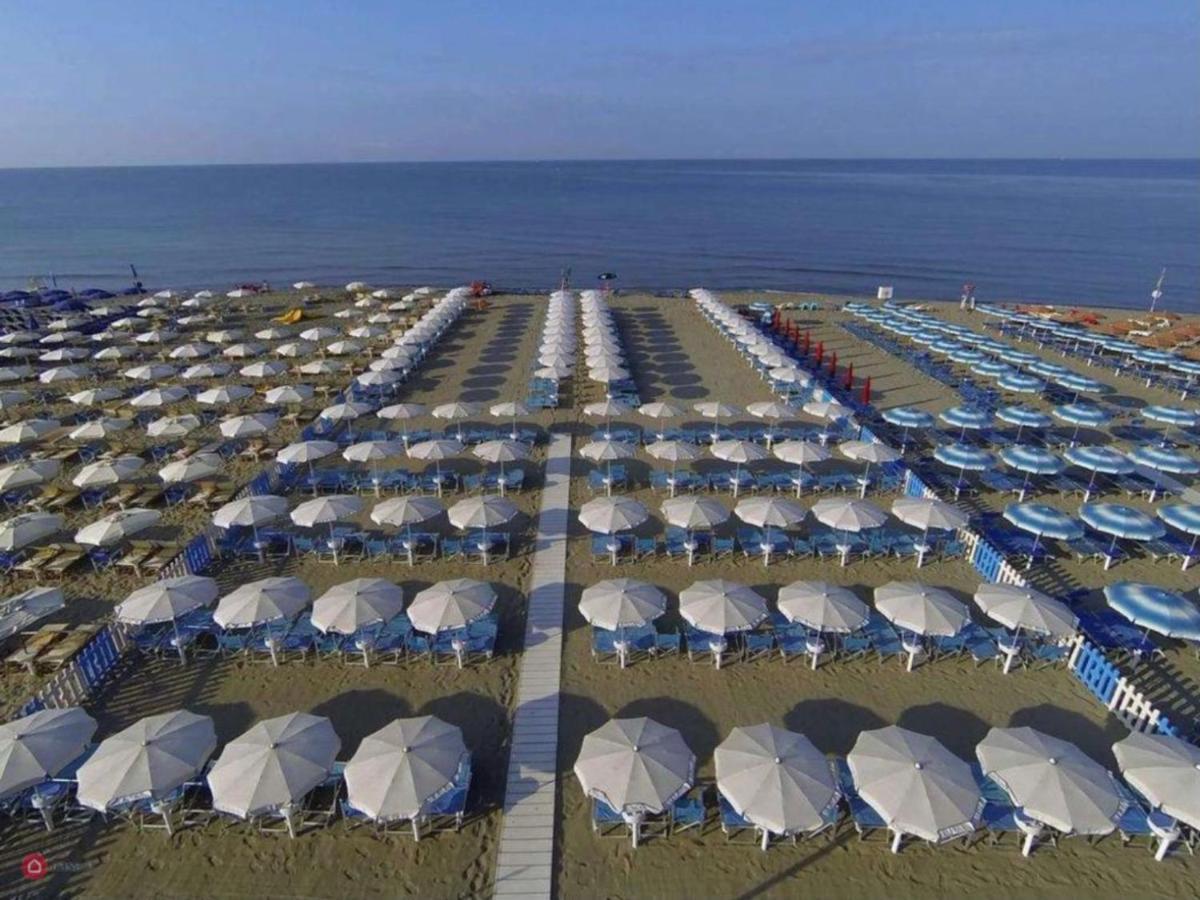 Апартаменти La Conchiglia A Marina Марина-ді-Каррара Екстер'єр фото